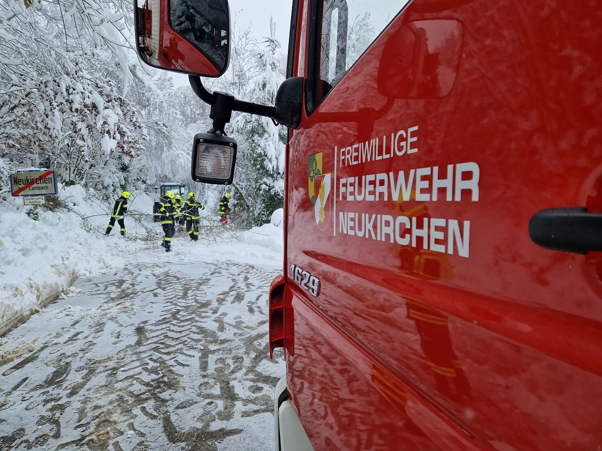 Freimachen von Verkehrswegen nach Schneedruck