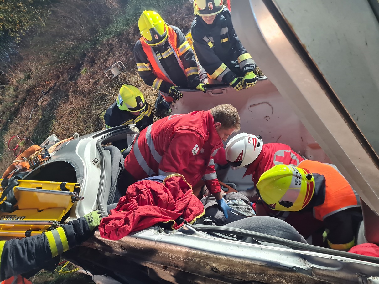 Übung Verkehrsunfall in Aichkirchen