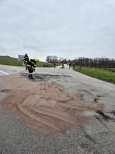 Ölbindemittel auf Straße Willing